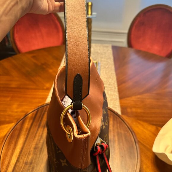 LV Hobo Bag - Picture 3 of 5